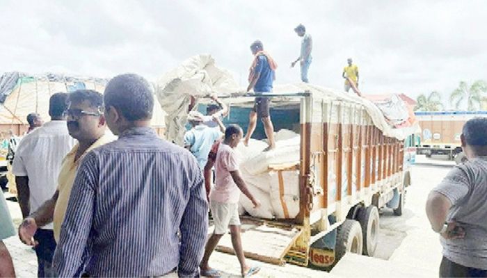 পেট্রাপোলে ১৫ কোটি  টাকার পণ্য জব্দ